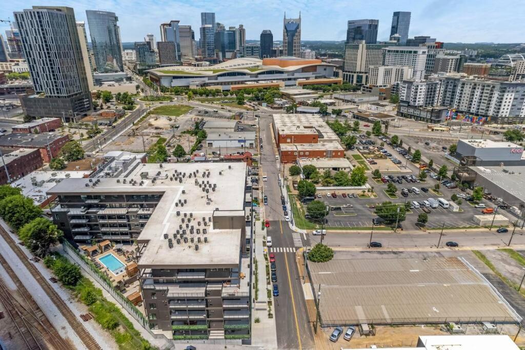 Апартаменты Skyline View, Pool, Gym, Balcony'S, Walk To Bway! Нэшвилл Экстерьер фото