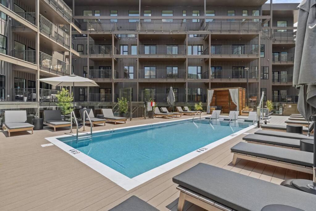Апартаменты Skyline View, Pool, Gym, Balcony'S, Walk To Bway! Нэшвилл Экстерьер фото